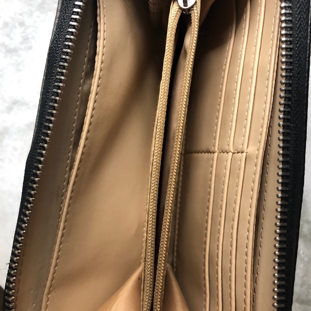 Guess Wallet - Picture 2 of 3